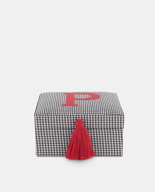 Joyero con bordado de letra P Joyero con bordado de letra P