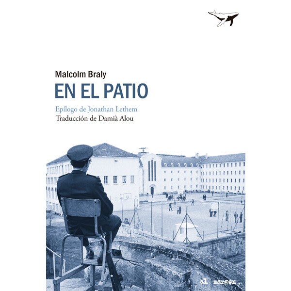 En el patio (Tapa blanda)