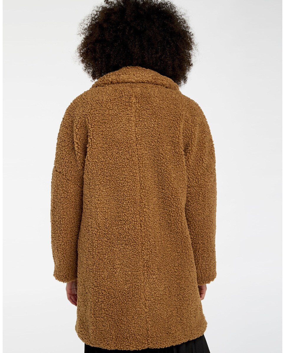 Abrigo de mujer oversize con aspecto de borreguito · Moda · El Corte Inglés