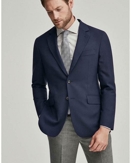 outfit blazer azul marino hombre