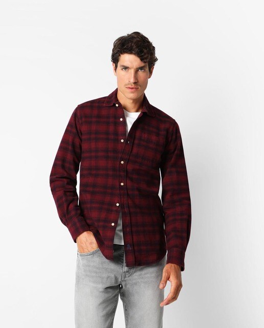 camisa burdeos hombre