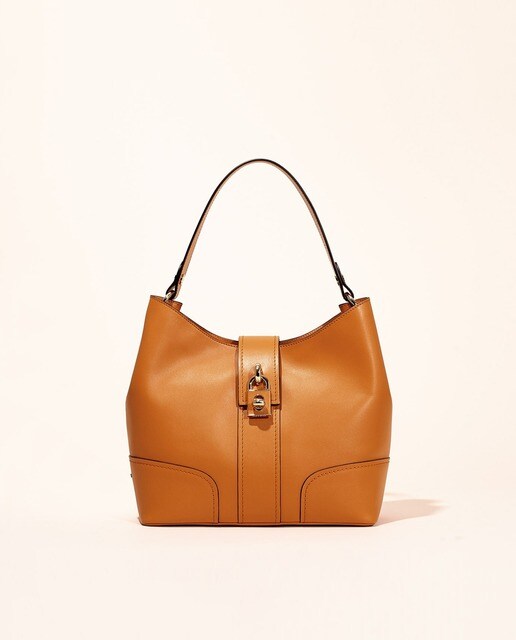 Bolso de hombro de mujer Acosta en piel napa de color camel Bolso de hombro de mujer Acosta en piel napa de color camel