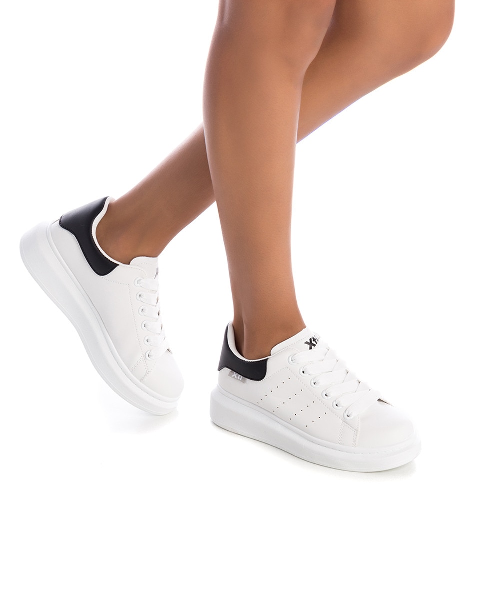 Zapatillas deportivas de mujer XTI en blanco con plataforma · Moda · El