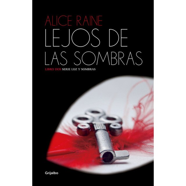 Lejos de las sombras.pdf