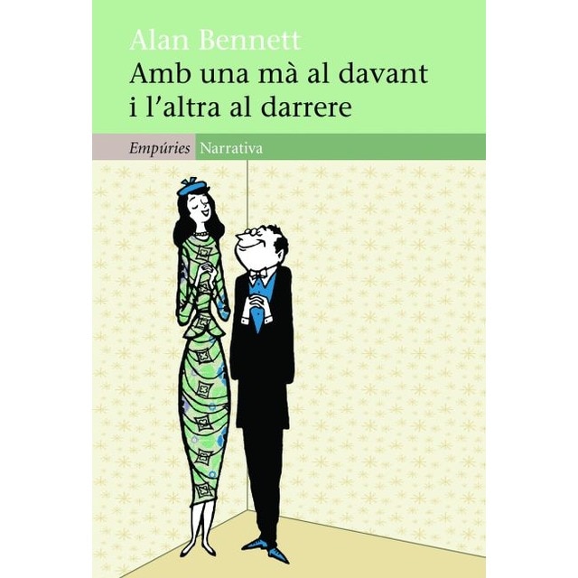 Amb una mà al davant i l'altra al darrere
