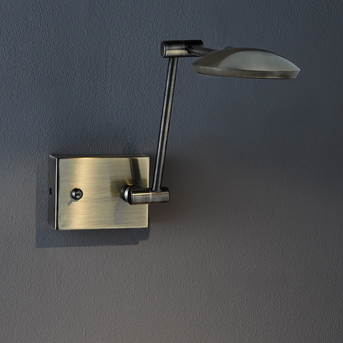 Aplique LED de metal Koa Latão-2