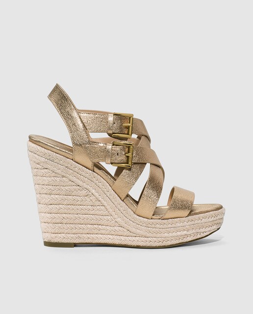 Alpargatas de cuña de mujer de Michael Kors de piel doradas. Modelo JOCELYN WEDGE.