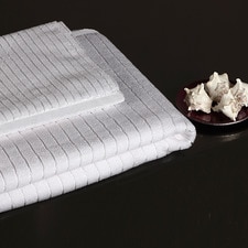 Toalla baño listada 100X150 cm blanca