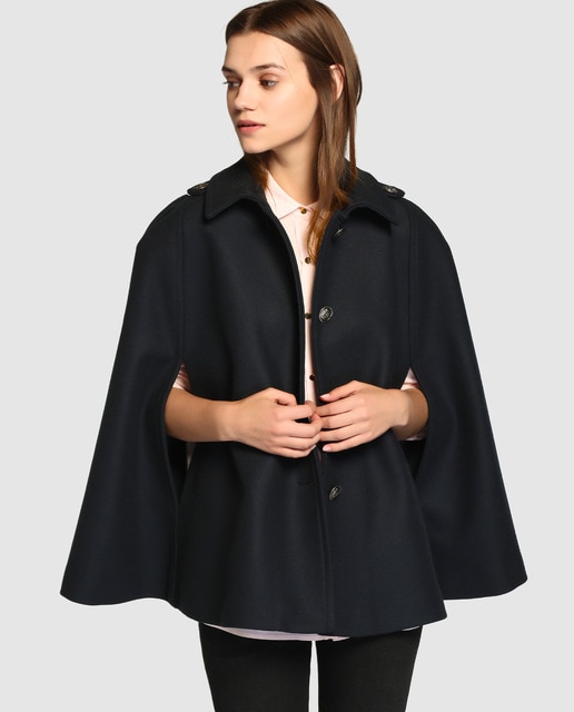 Capa de mujer Fórmula Joven en color azul marino con botones · Fórmula