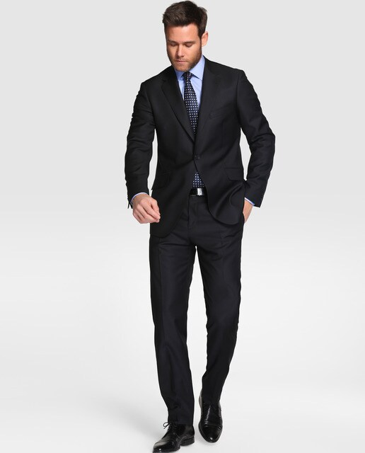 traje negro hombre