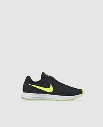 boys green nike trainers