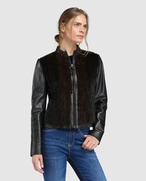 Cazadora de cuero de mujer El Corte Inglés realizada en napa con