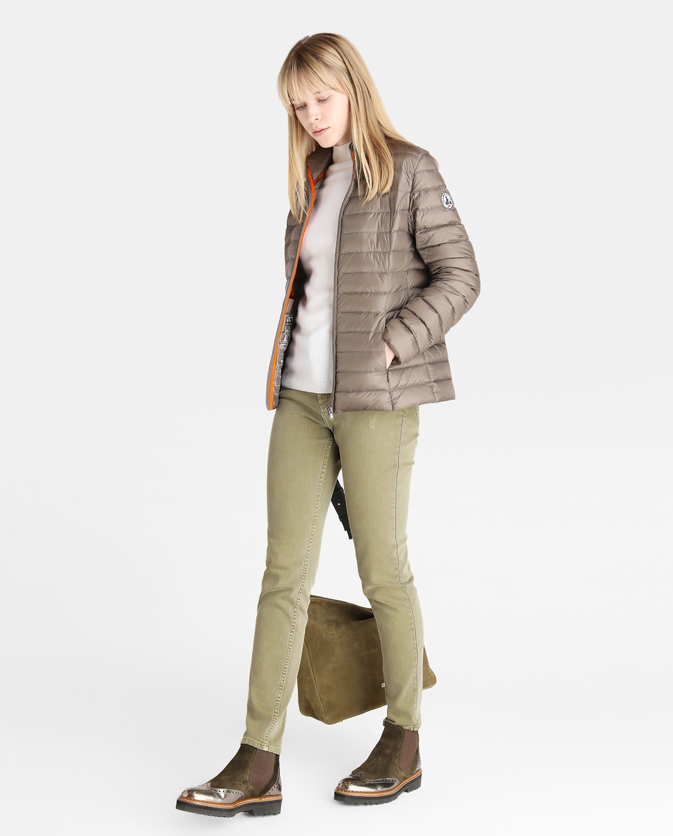 Plumífero corto de mujer JOTT en color marrón topo · JOTT · Moda · El