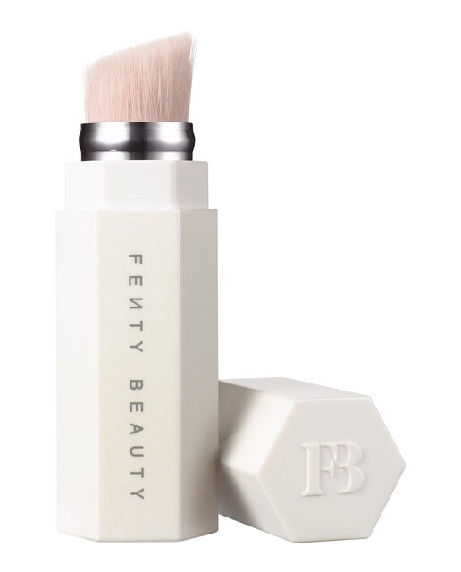 Brocha Portable Highlighter Brush 140 Fenty Beauty by Rihanna [Exclusivo SEPHORA]