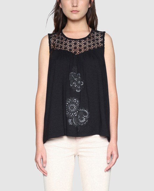 Camisetas Desigual Joven Ella · Moda · El Corte Inglés Camiseta de mujer Desigual con guipur y strass