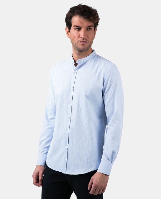 camisa azul claro hombre