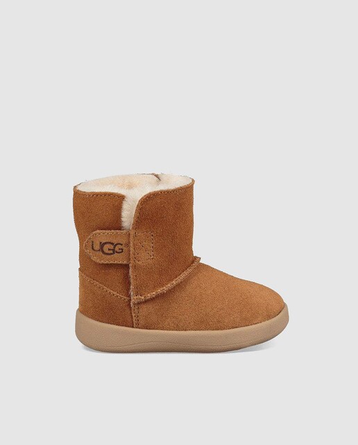 Botas de bebé menina UGG castanhas com botão