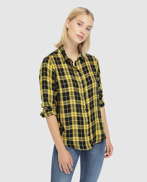 how to wear a checked shirt female