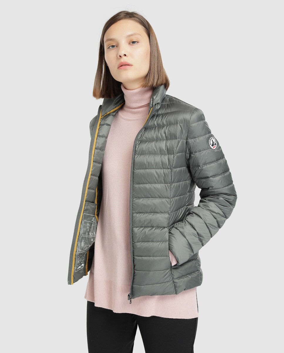 Plumífero corto de mujer Jott en color verde oscuro · JOTT · Moda · El