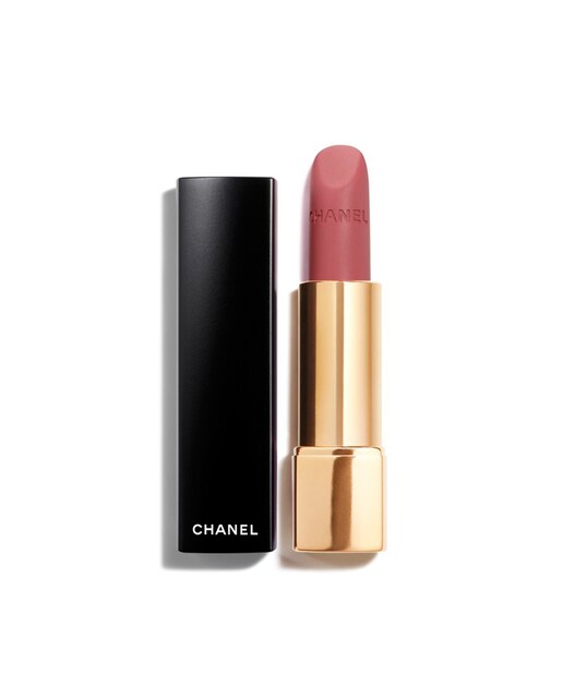 CHANEL – La Barra de Labios Aterciopelada Luminosa.