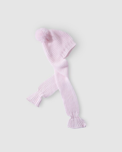 girls pink hat and scarf