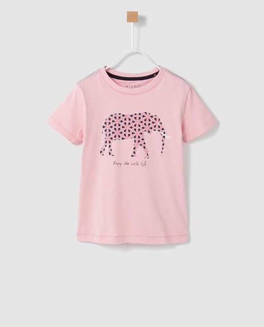 Camiseta de niño B con B en rosa con elefante