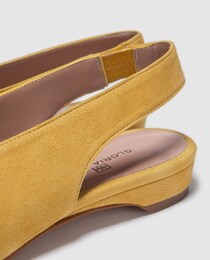 Sapatos rasos de mulher Gloria Ortiz tipo mules mostarda