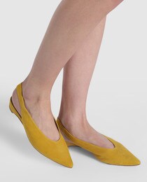 Sapatos rasos de mulher Gloria Ortiz tipo mules mostarda
