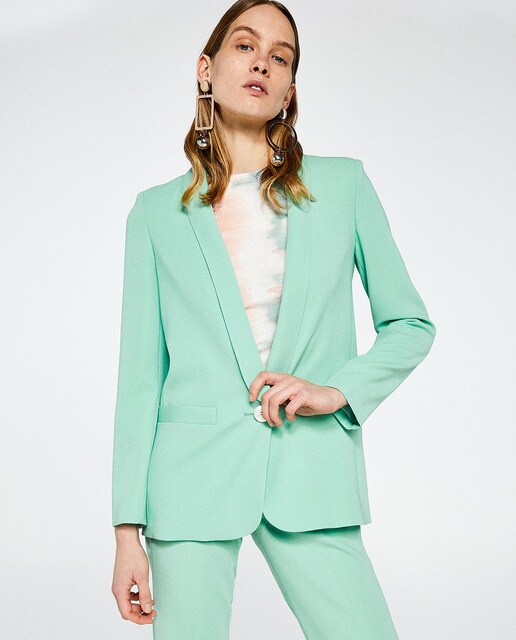 outfit blazer verde menta mujer