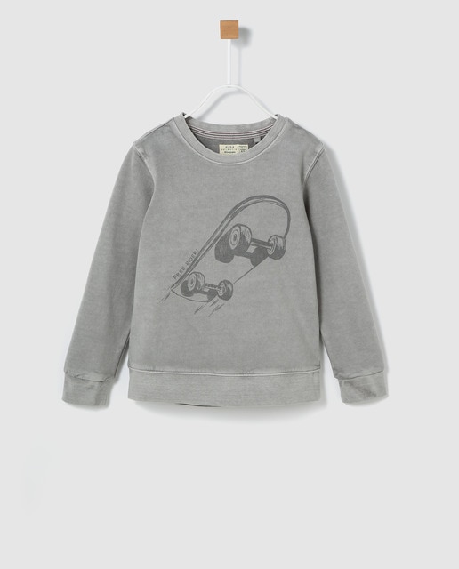 Sudadera de niño Brotes en gris con print de skate