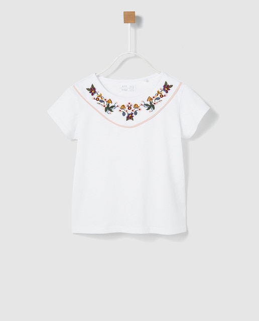 Camiseta de niña Brotes blanca con bordados