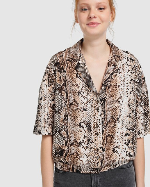 Blusa de mulher Easy Wear de animal print com manga curta