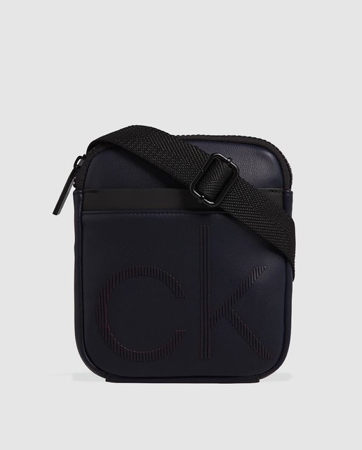 Mala a tiracolo pequena de homem Calvin Klein azul-marinho com fecho de correr