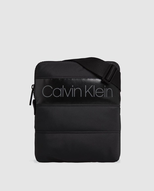 Mala a tiracolo de homem Calvin Klein acolchoada preta com fecho de correr