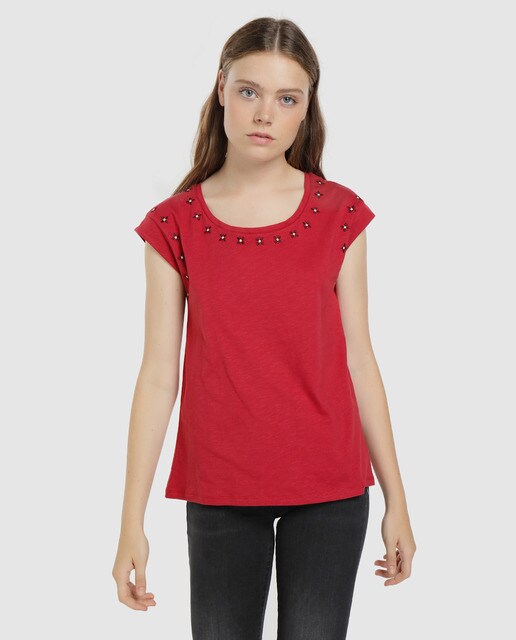 dark red t shirt womens