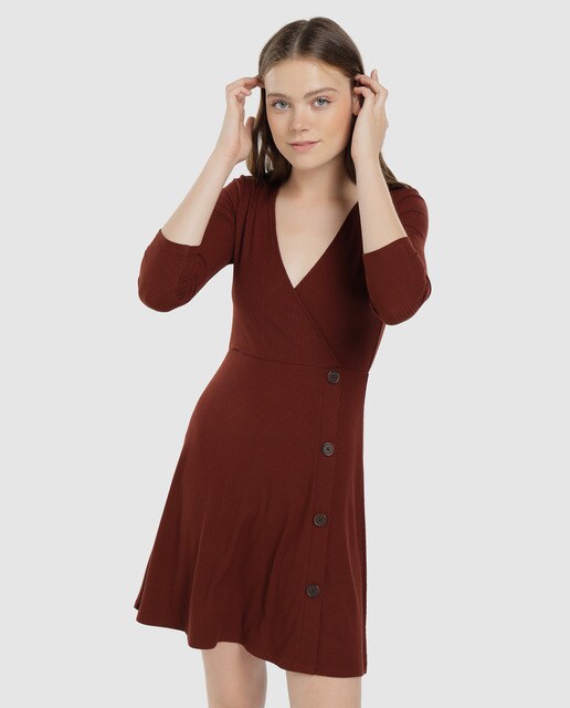 Vestido Easy Wear canelado com abotoadura lateral