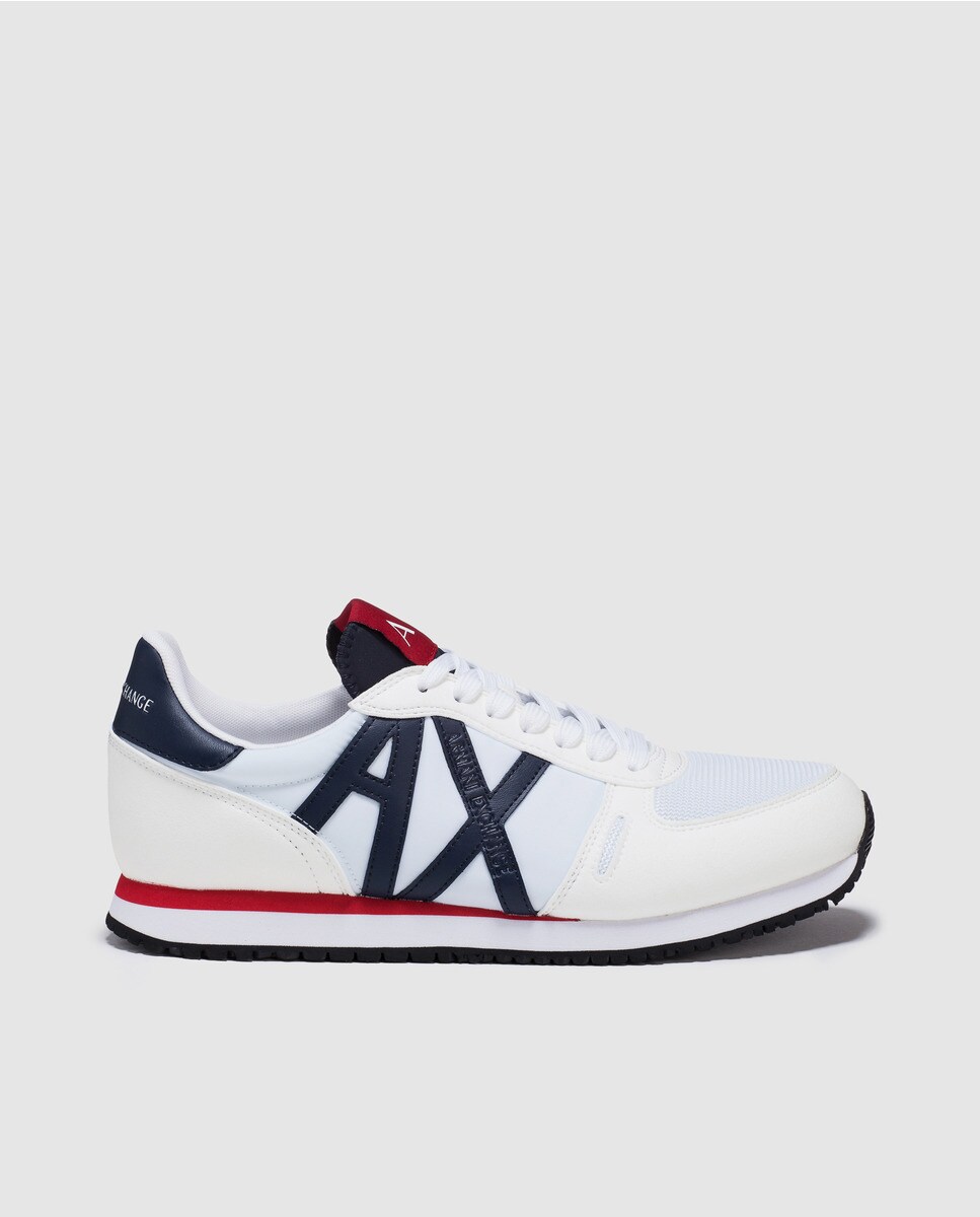 Zapatillas deportivas de hombre Armani Exchange en color blanco con logo AX en el lateral