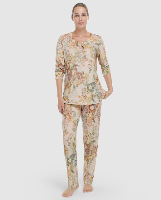 Pijama com decote redondo e manga comprida