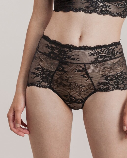 Cueca Moments 6 de renda pretas