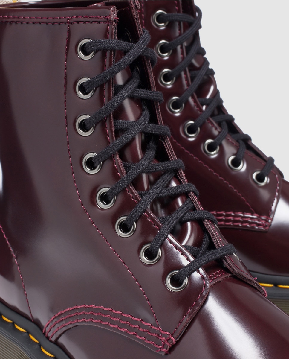 Botas de mujer Dr. Martens de piel en color granate. Modelo 23756600