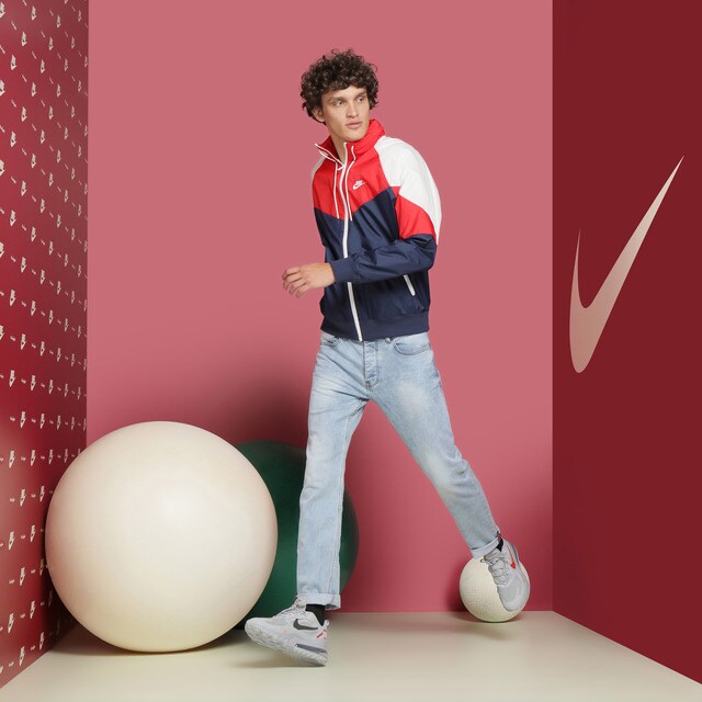 nike sportswear windrunner men's packable hood windbreaker