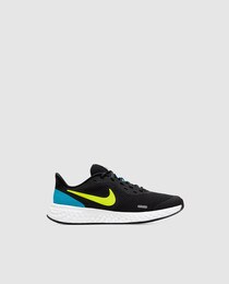 Zapatillas deportivas de niño Nike Revolution 5 en negro con cierre de cordones Zapatillas deportivas de niño Nike Revolution 5 en negro con cierre de cordones