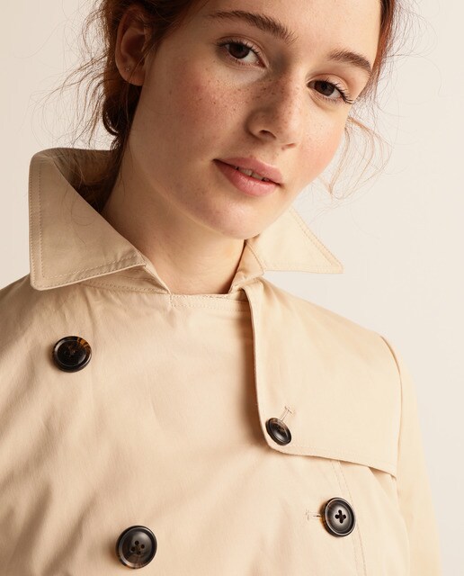 Women's short raincoat with double button fastening · Green Coast