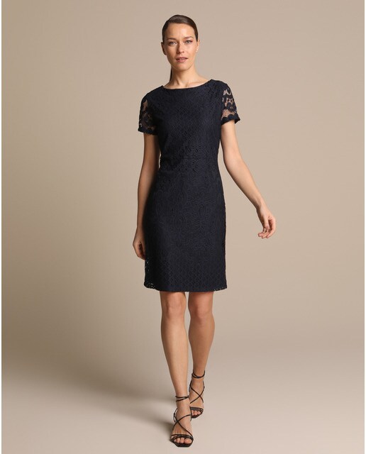 Vestido curto de renda