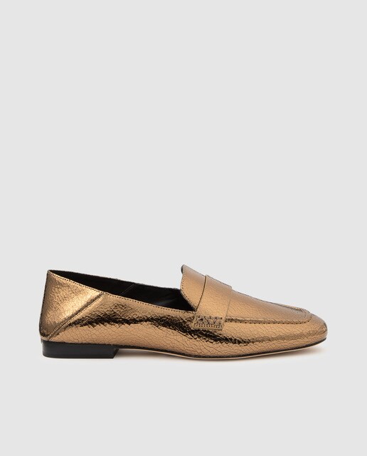 Mocassins em pele dourados