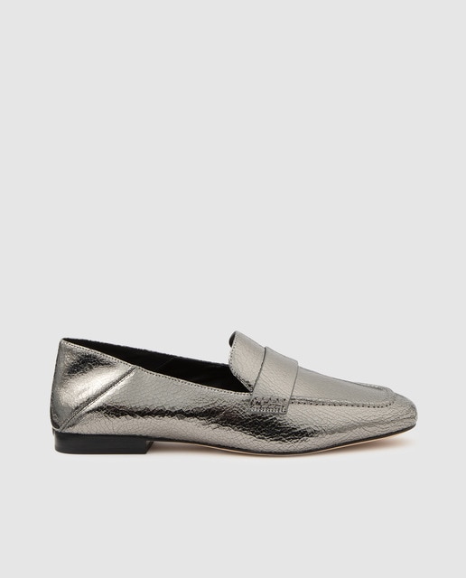 Mocassins em pele prateados