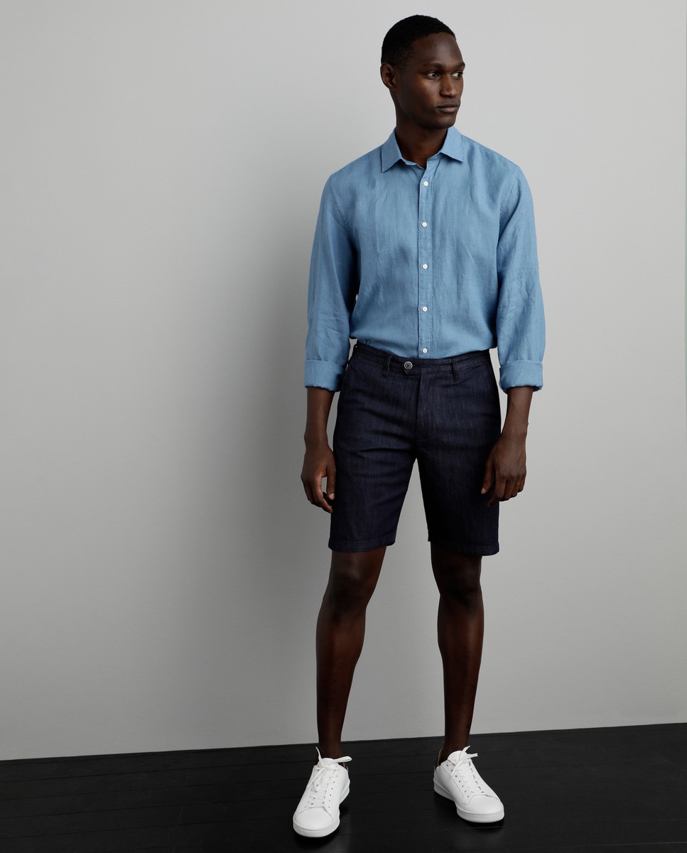 outfit bermuda azul marino hombre