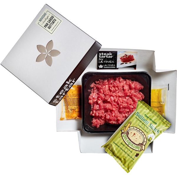 Steak Tartar de vacuno joven Dos Primaveras marinado bandeja 170 g + 25 ml salsa clásica  + 15 ml aceite de oliva virgen extra + 40 g pan Guttiatu