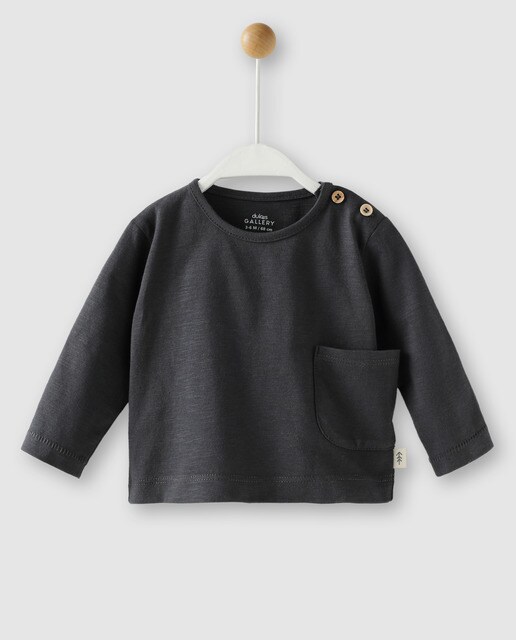 plain dark grey t shirt