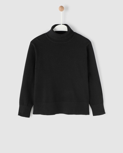 black sweater plain